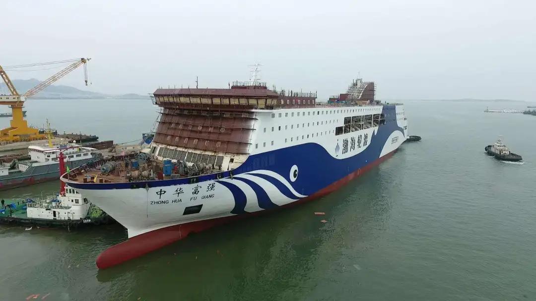 大型豪华客滚船下水!_渤海