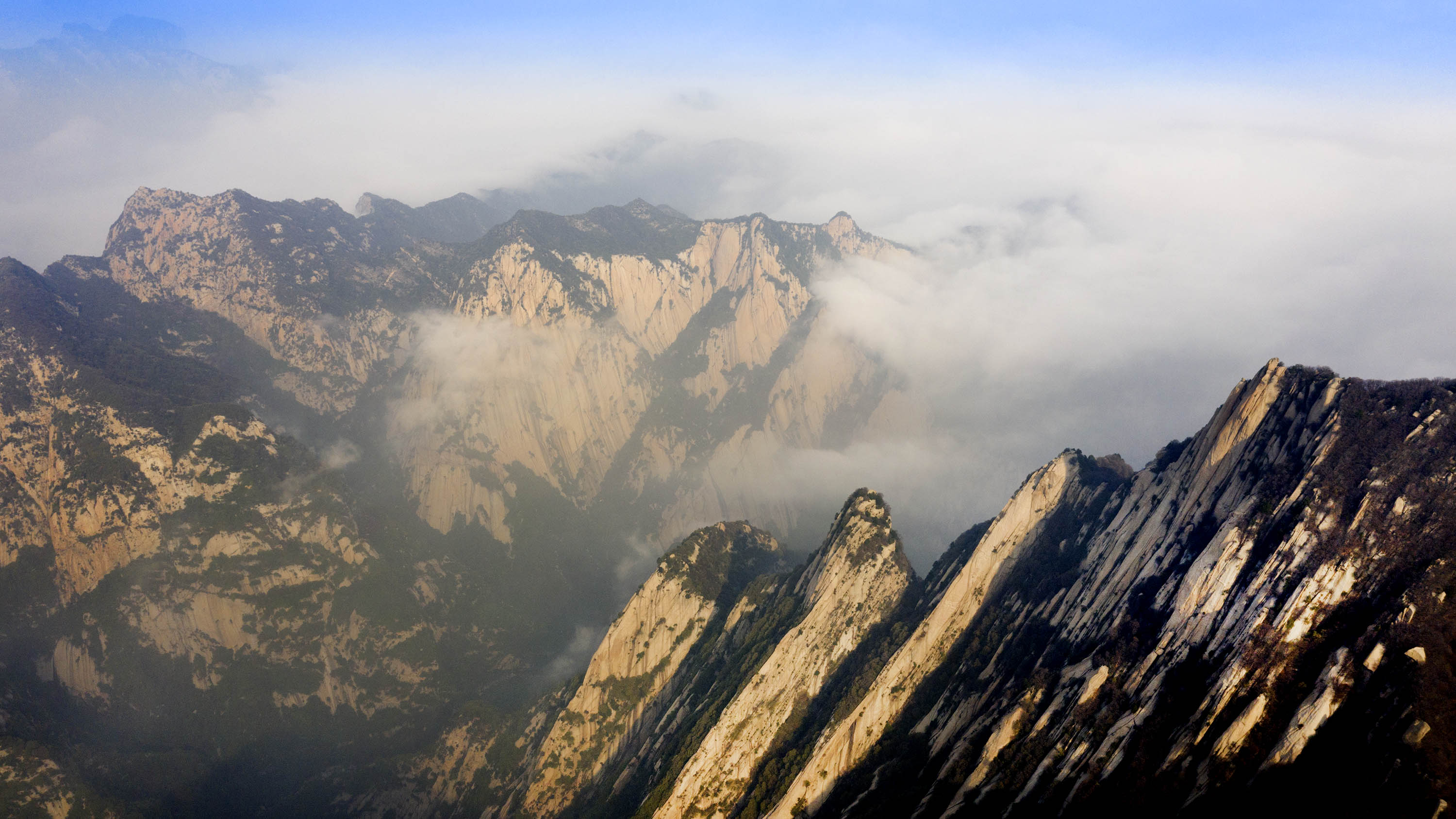 西岳华山春色美_无人机