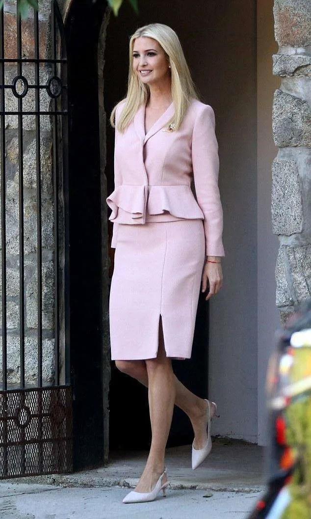 伊万卡太会穿穿比基尼露水桶腰西装却穿出沙漏型的凹凸感