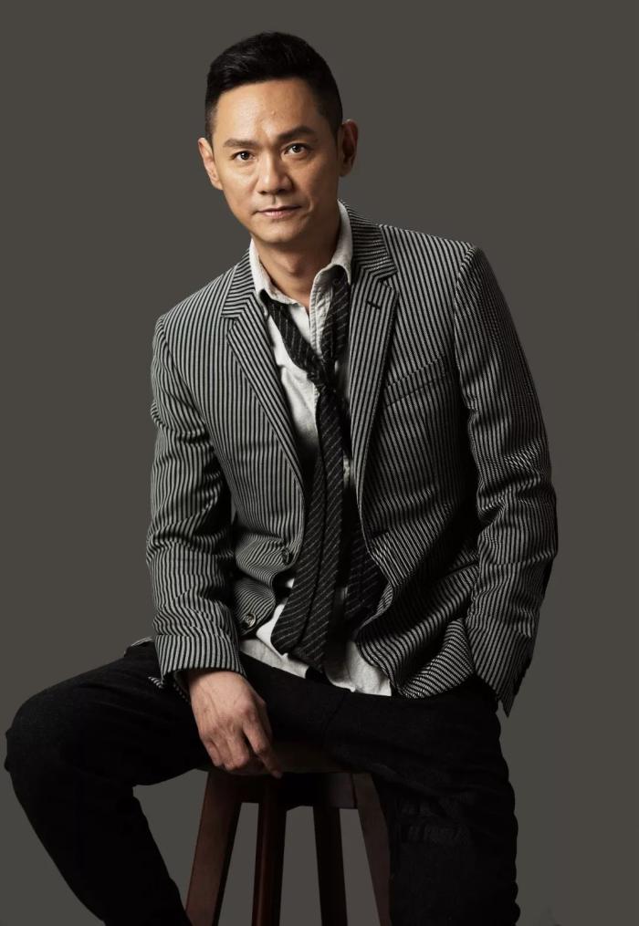 他是著名影帝,妻子在自己怀中去世,至今单身一人无心再娶_果靖霖