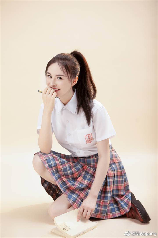 晶女郎云千千春日水蜜桃限定粉丝福利写真界的扛把子来了