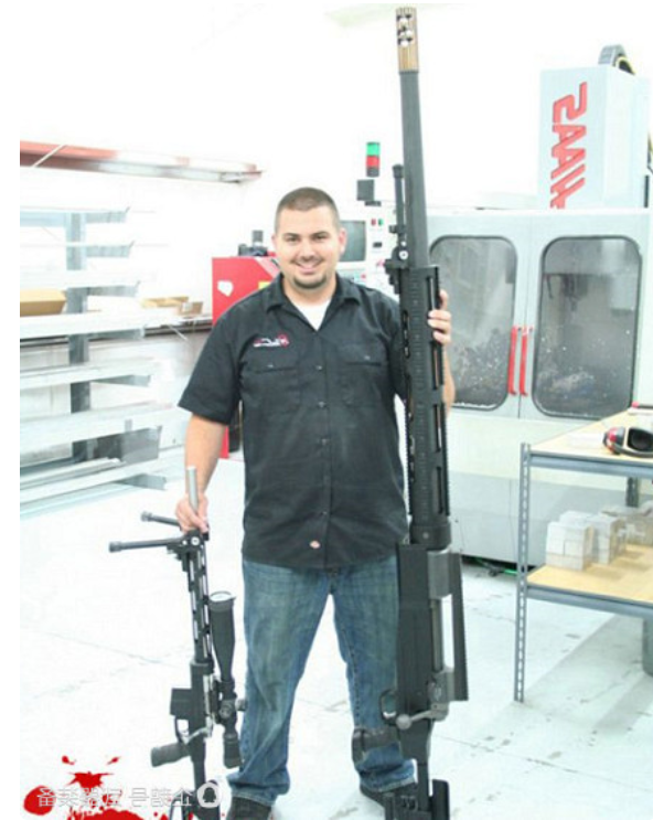 1. sop超长距狙击步枪:该枪重达50斤,长度约为2.1米,使用的14.