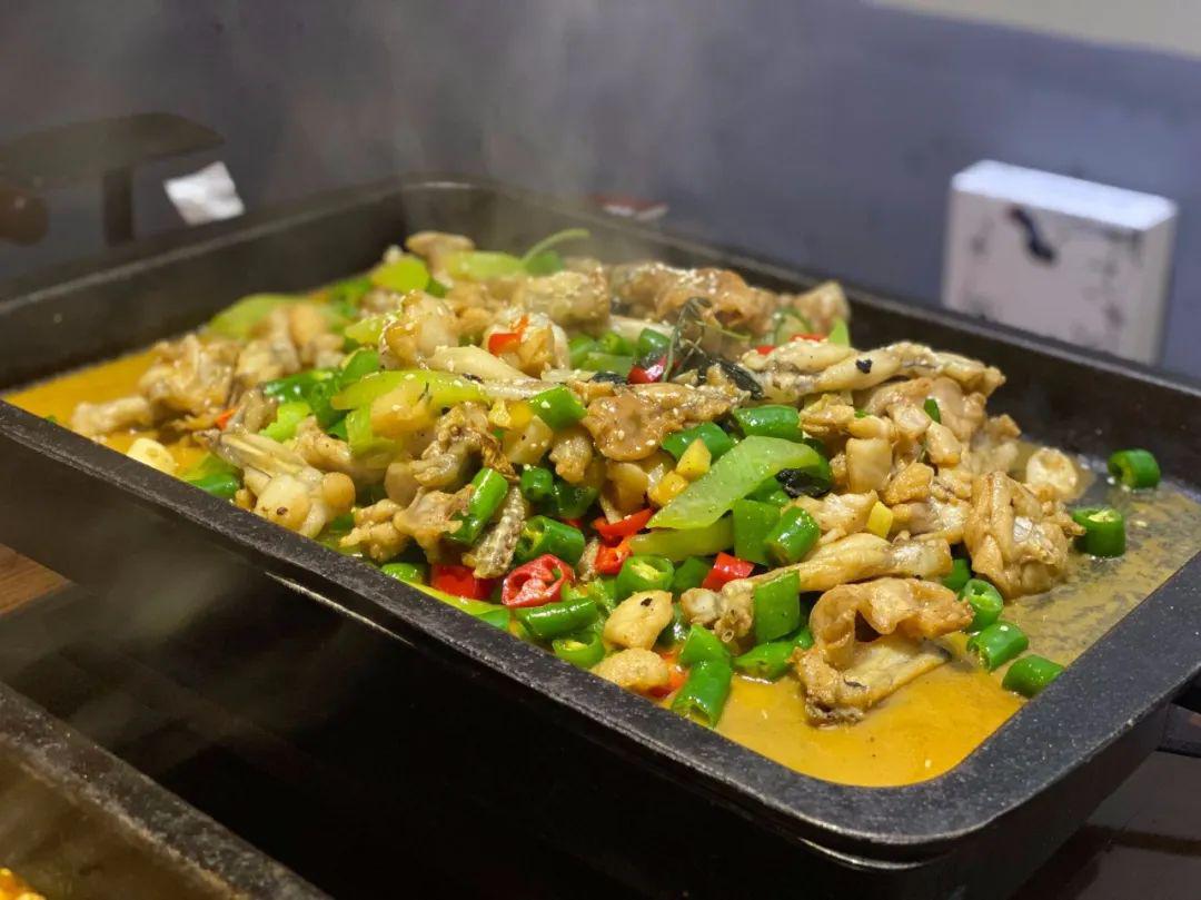 908暖春行动 | 一道美食,满屏都是大长腿腿腿腿腿?_牛蛙