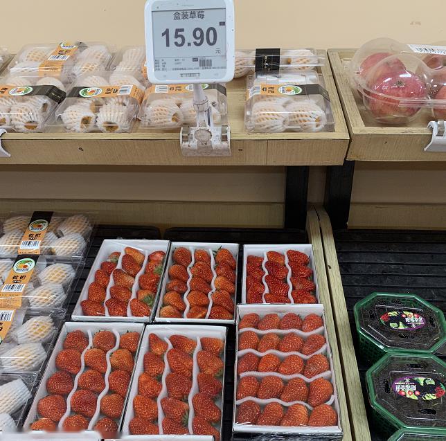 物美超市卖长毛草莓记者核实