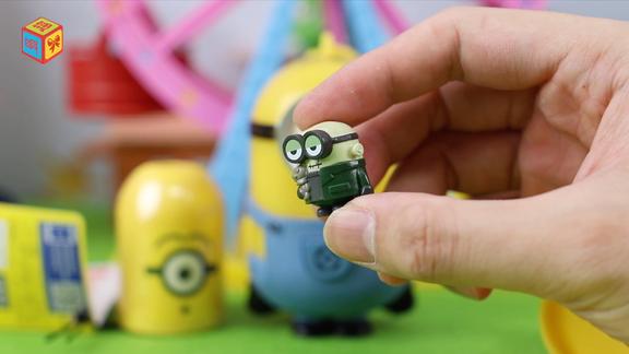 小黄人大眼萌子弹头惊喜盒大拆蛋得到僵尸小黄人