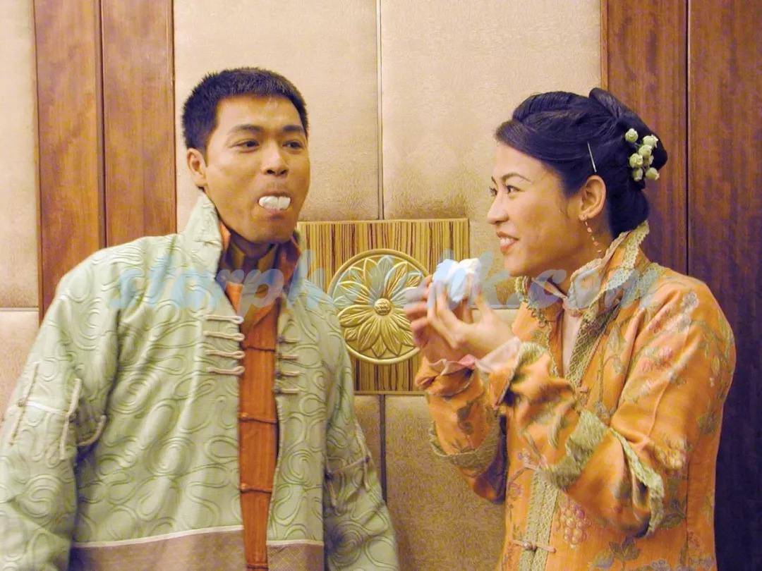 原创他和张国荣一样帅靠演傻子获两次视帝今娶小15岁娇妻幸福美满