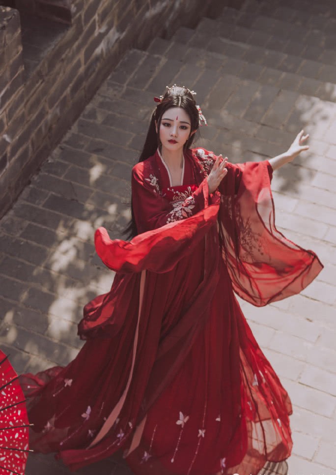 古风红衣美女优雅性感写真图片