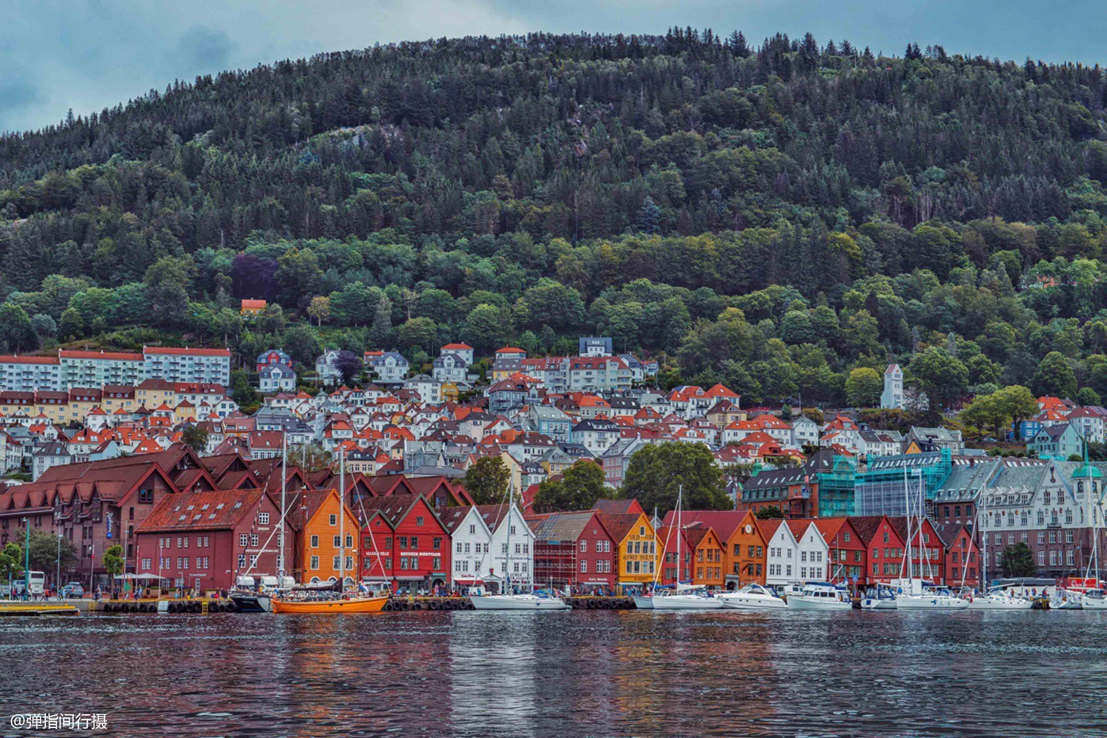 挪威雨城,每年雨天超300天,城市建筑却美如童话世界