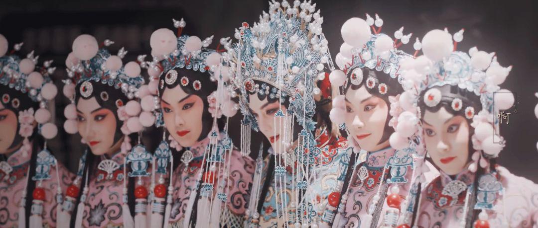 深度研究|《鬓边不是海棠红》200多套戏服,龙套的都要几万块_京剧