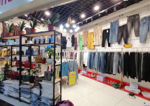 牡丹花盛开进货正当时新康庄服装城商户有序上货进货中