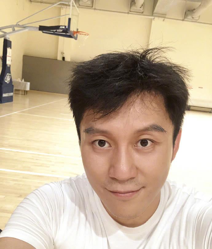 已各自安好范冰冰李晨同时晒自拍照男帅女靓超养眼