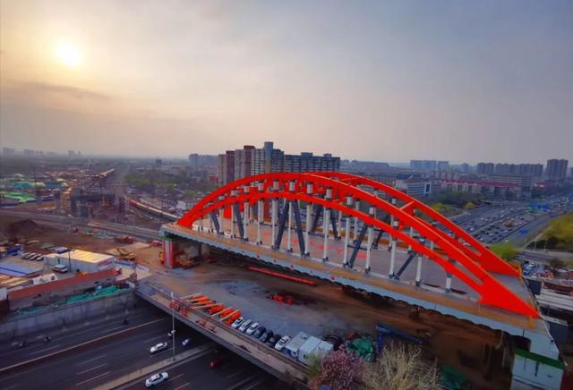 北京西四环再添亮丽风景,丰台特大桥六线简支钢箱拱桥顺利完工_铁路