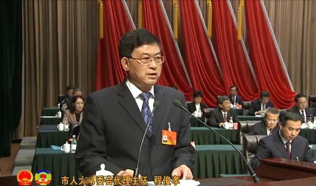 赤峰市第七届人民代表大会第三次会议举行第二次全体会议