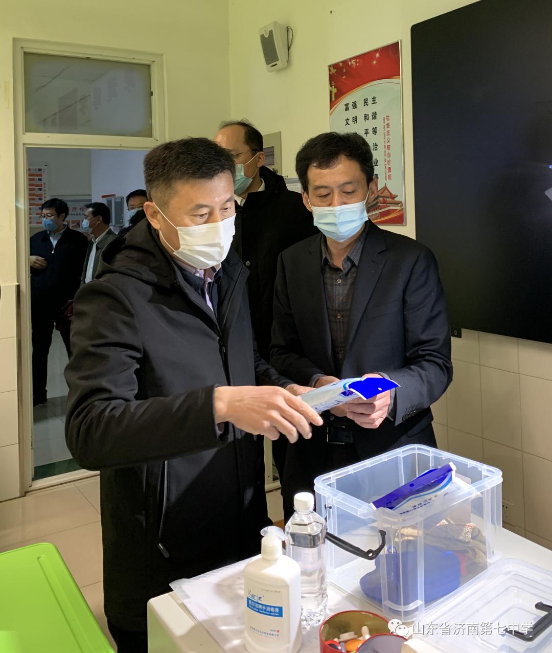 历下区区委副书记代区长李国强调研济南七中开学准备工作