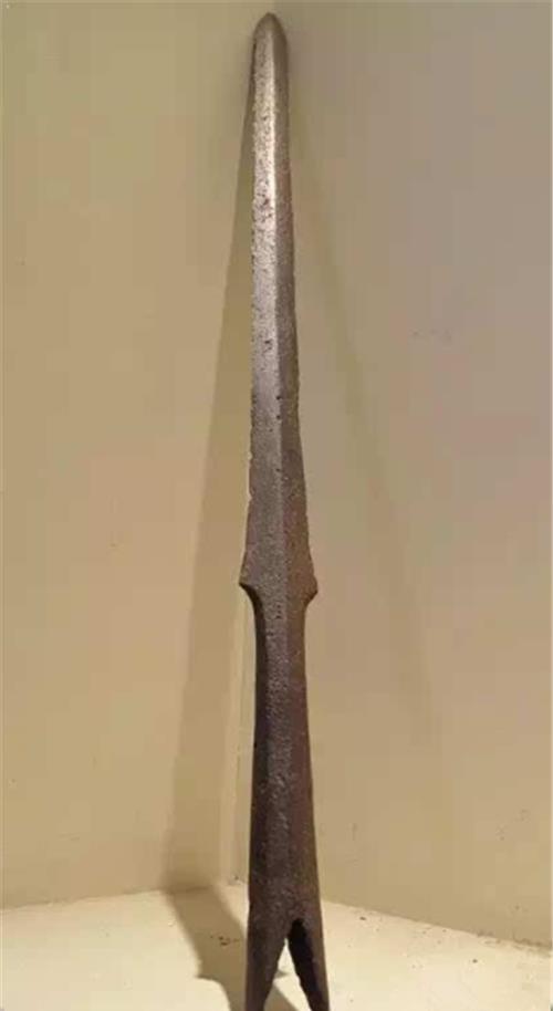 陕西出土巨型长矛,5个壮汉都抬不走,专家:唯有此二人能耍得动_马槊