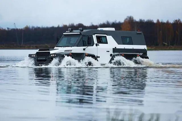 速度与激情8中的ripsawev2履带车