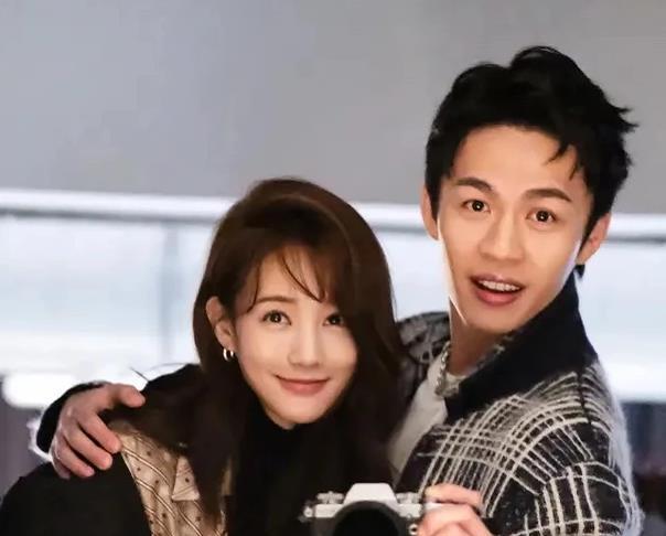 原创米邵飞孙亚亚晒合照两人贴脸自拍撒糖甜蜜程度不输童颜夫妇