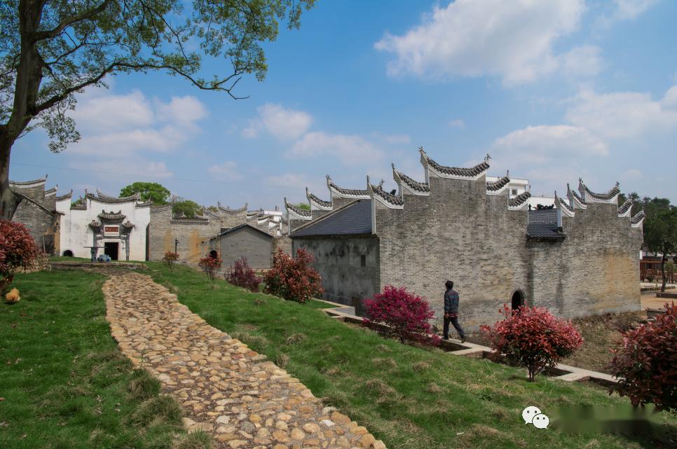 曾长生 摄寒信古村美食街 王光烈 摄传承 谢志辉 摄于谢屋村金鼎寨