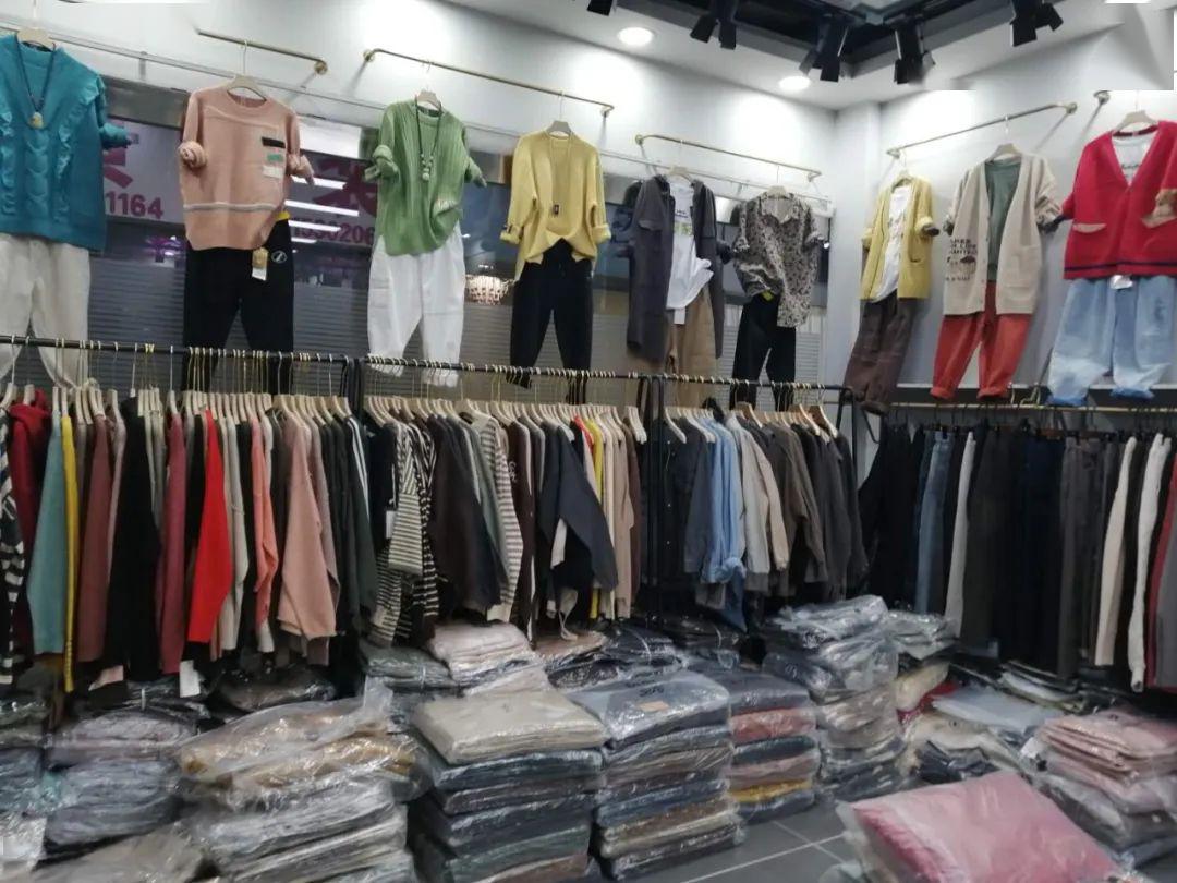 牡丹花盛开进货正当时新康庄服装城商户有序上货进货中