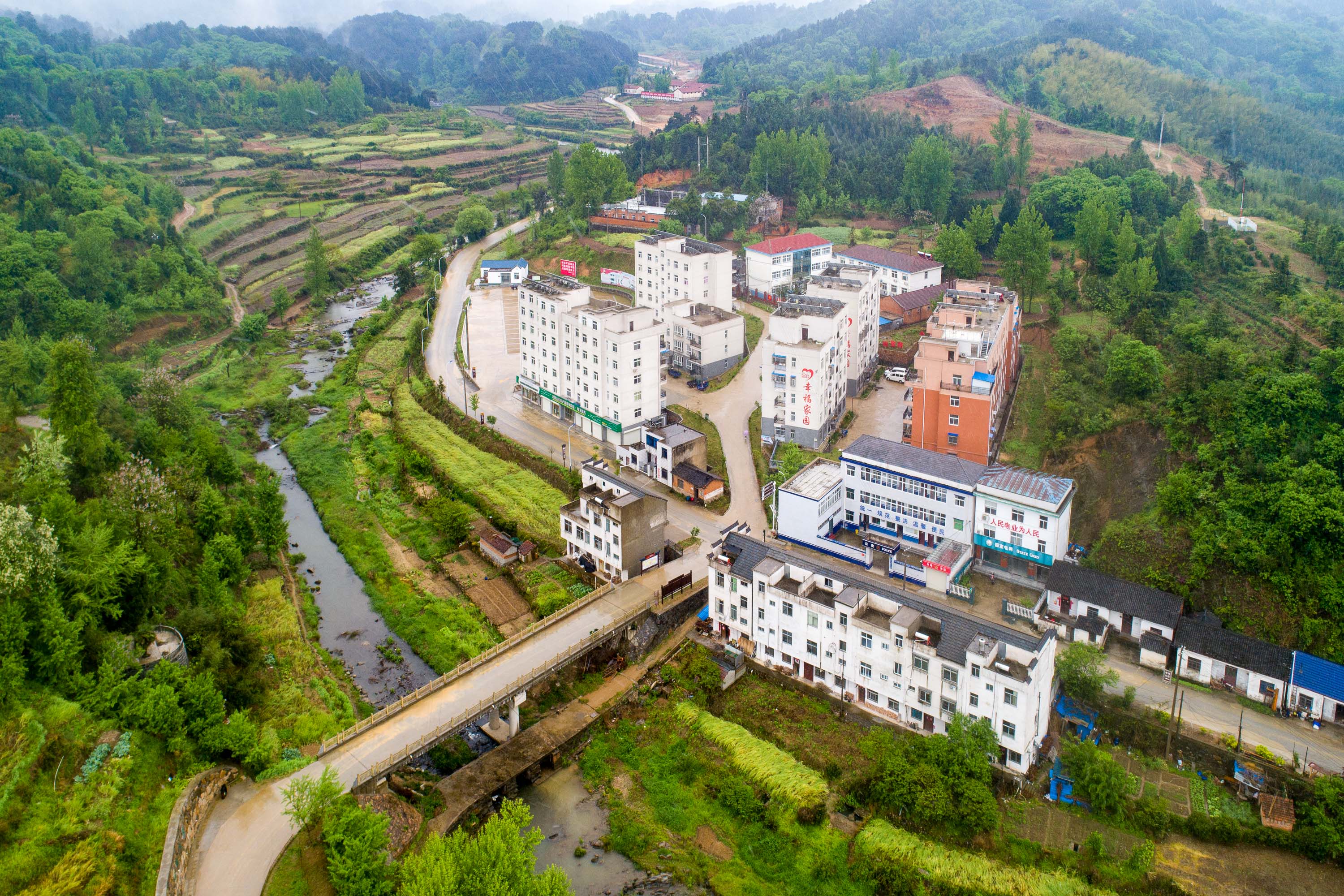 原创开国将军许友世第三次回乡探亲祭母痛洒英雄泪心系民生济乡亲