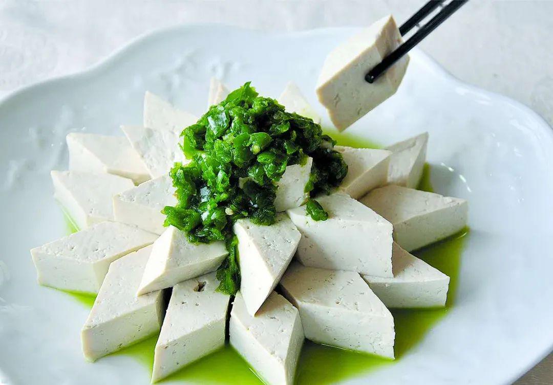 浓缩了睢宁太多的历史,在那一块小小的豆腐中,睢宁豆腐的制作工序铁锅