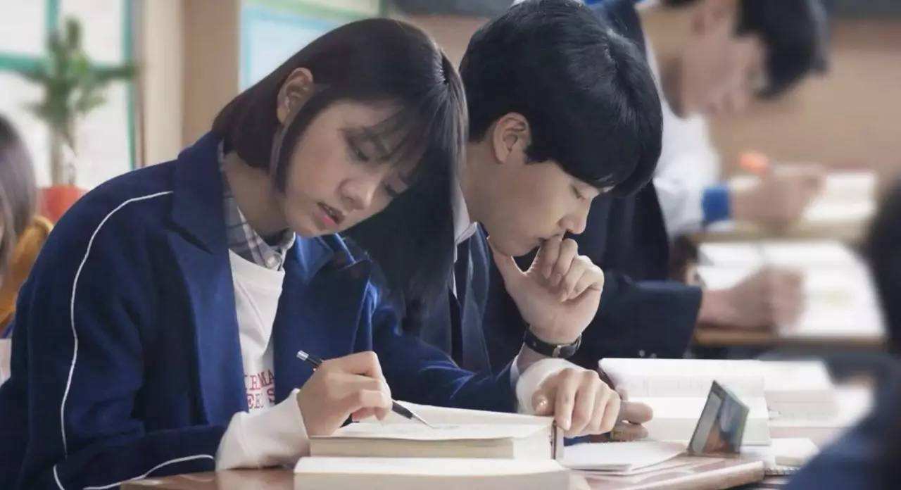 原创 如果你的同桌喜欢你,会表现出这4个信号,一般人不容易发现