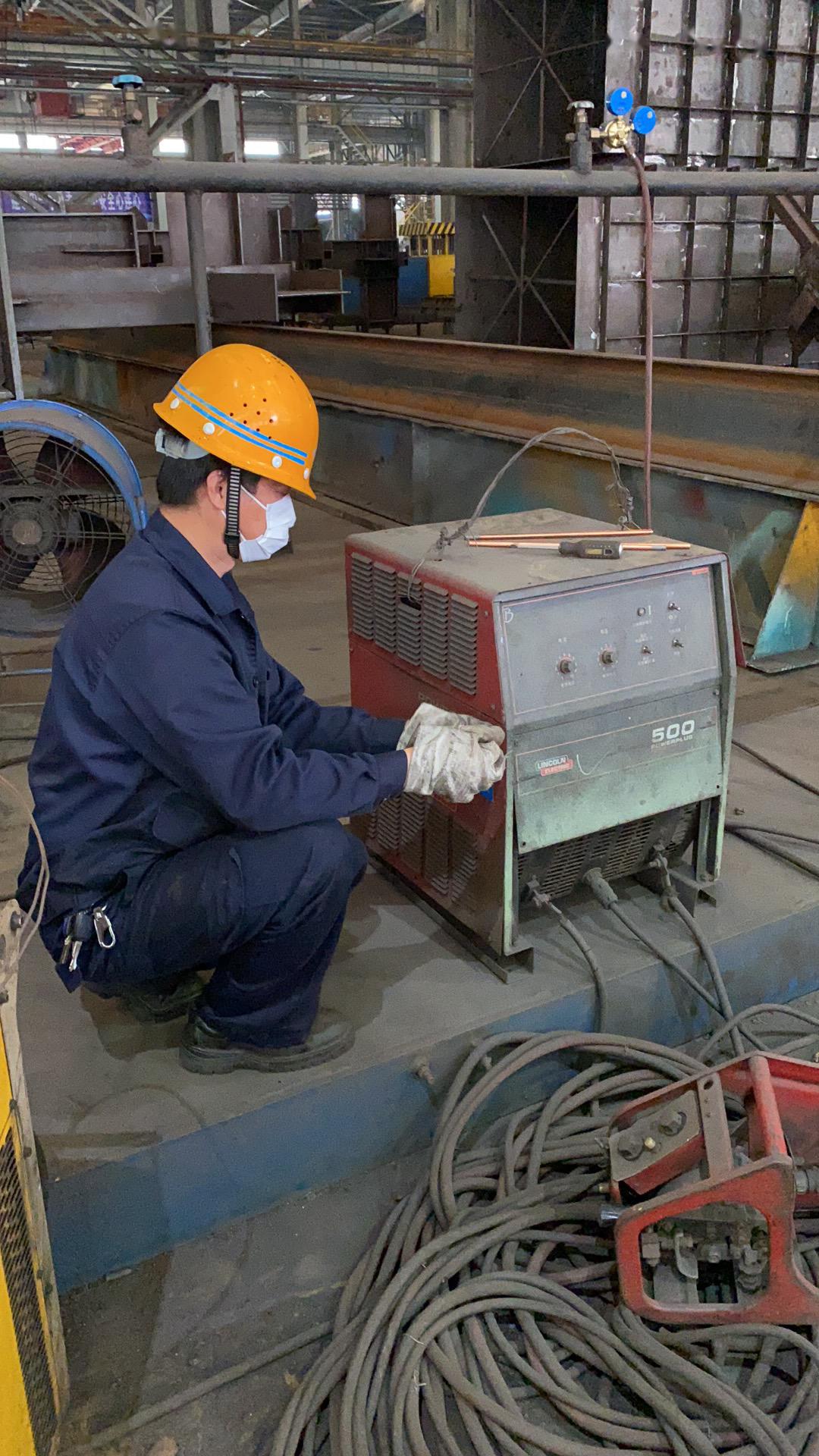 中一重工制造分公司对厂内焊机检修保养