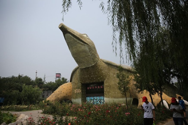 中国最丑五大建筑个个都辣眼睛最后一个什么玩意