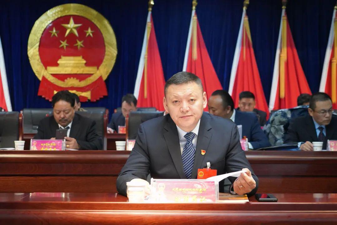 聚焦两会治多县第十五届人民代表大会第六次会议隆重开幕