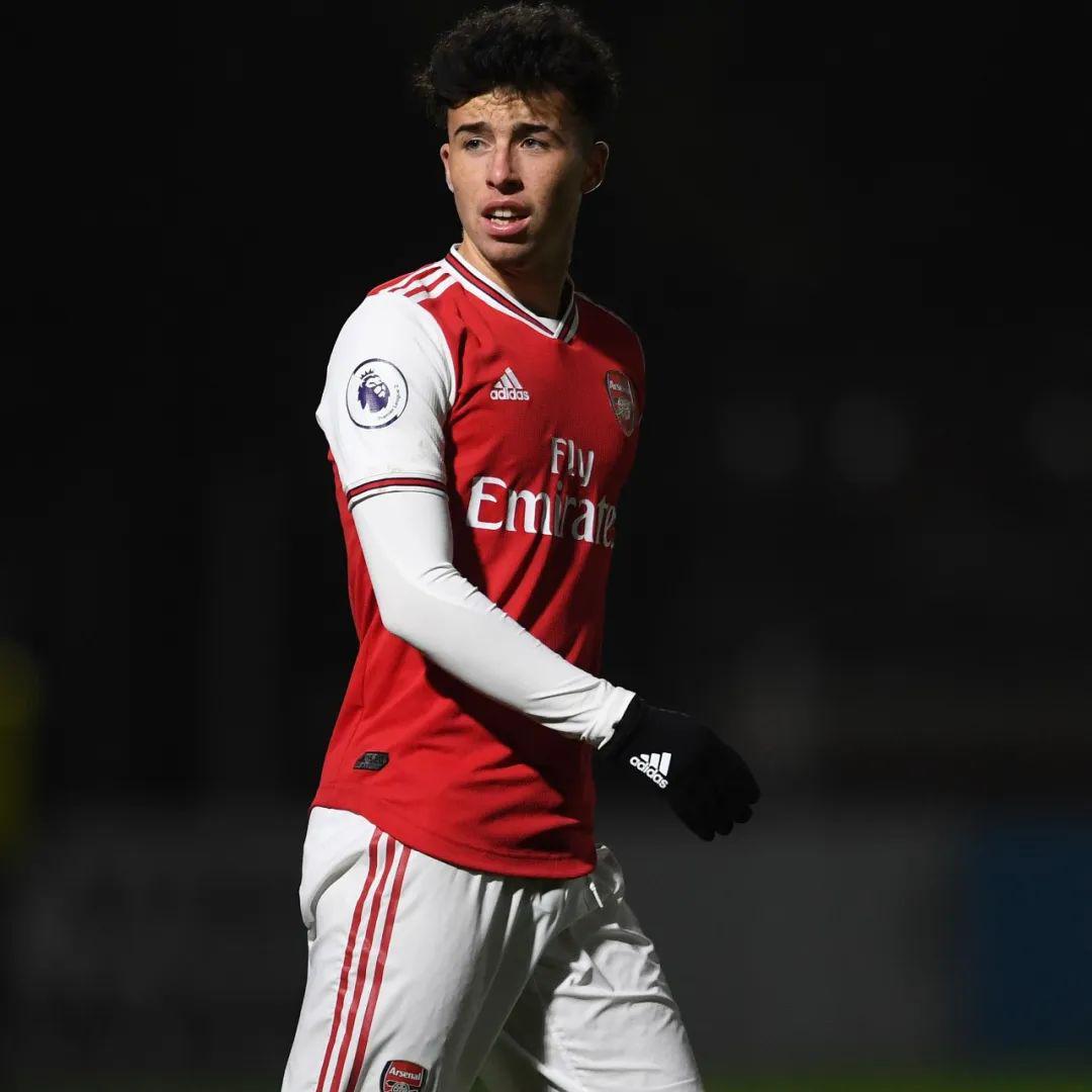 26年龄:18位置:前锋姓名:萨姆·格林伍德(sam greenwood)而且当年引进