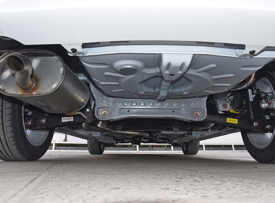 这这辆车最大的亮点是其底盘,来自于三菱蓝瑟(参数|图片)的底盘技术