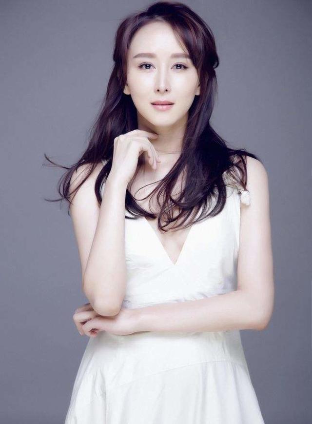 嫁给马来西亚富豪的胡静发文感慨祖国的强大却惨遭嘲讽和抵制