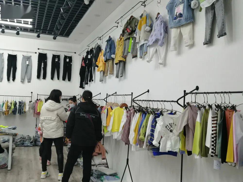 牡丹花盛开进货正当时新康庄服装城商户有序上货进货中