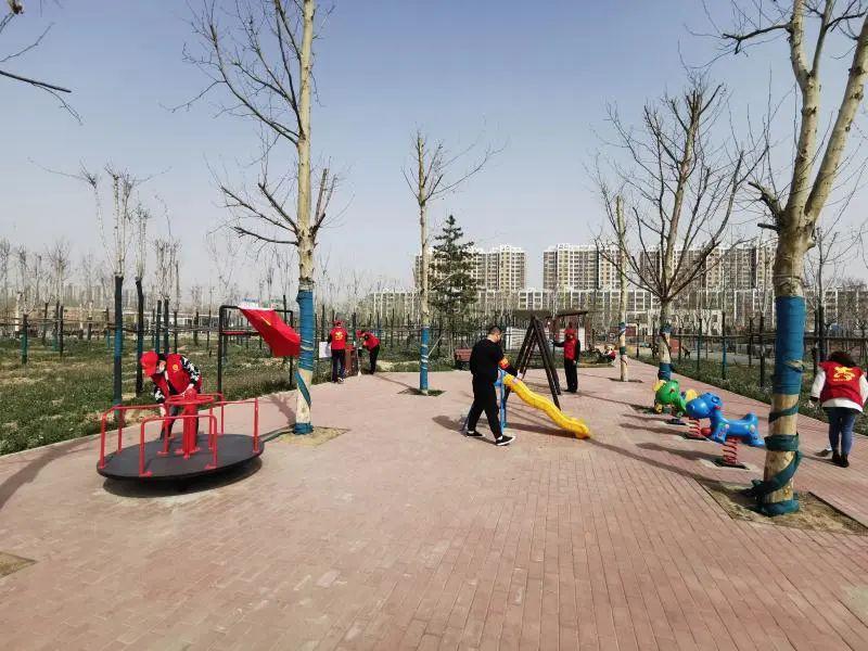 一场降雨给西兆通公园更增添了一份诗意.