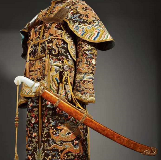 原创不只无袖还露腚挂指捆绑绳袢样样不少清甲还有哪些时尚元素