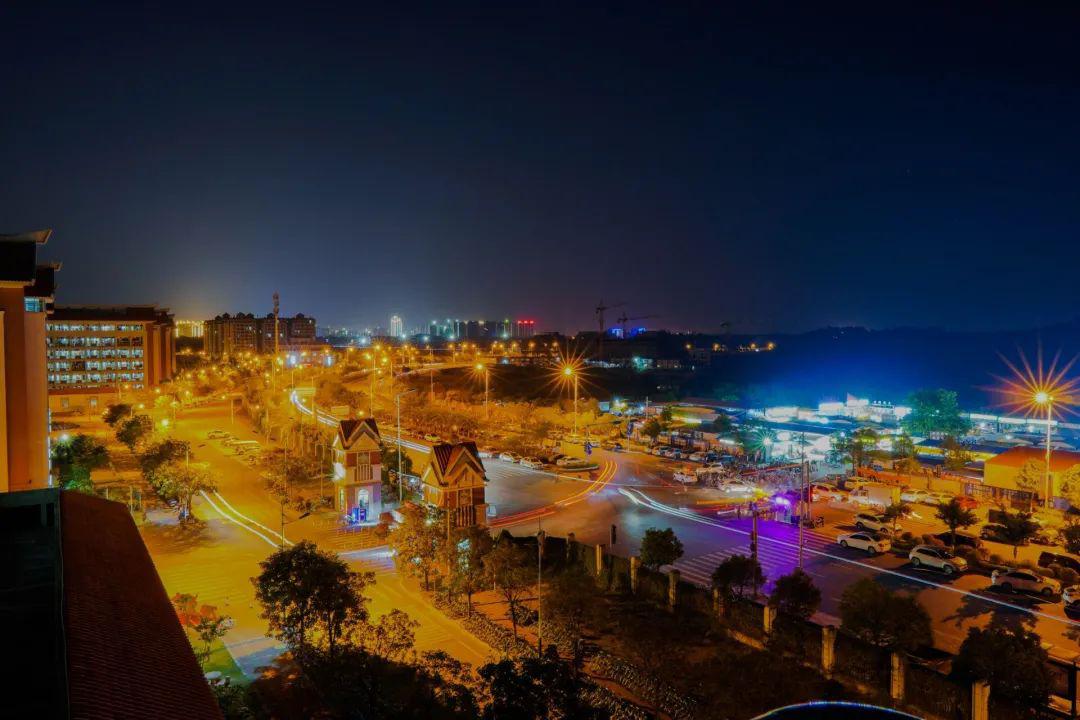 北部湾大学夜景图片