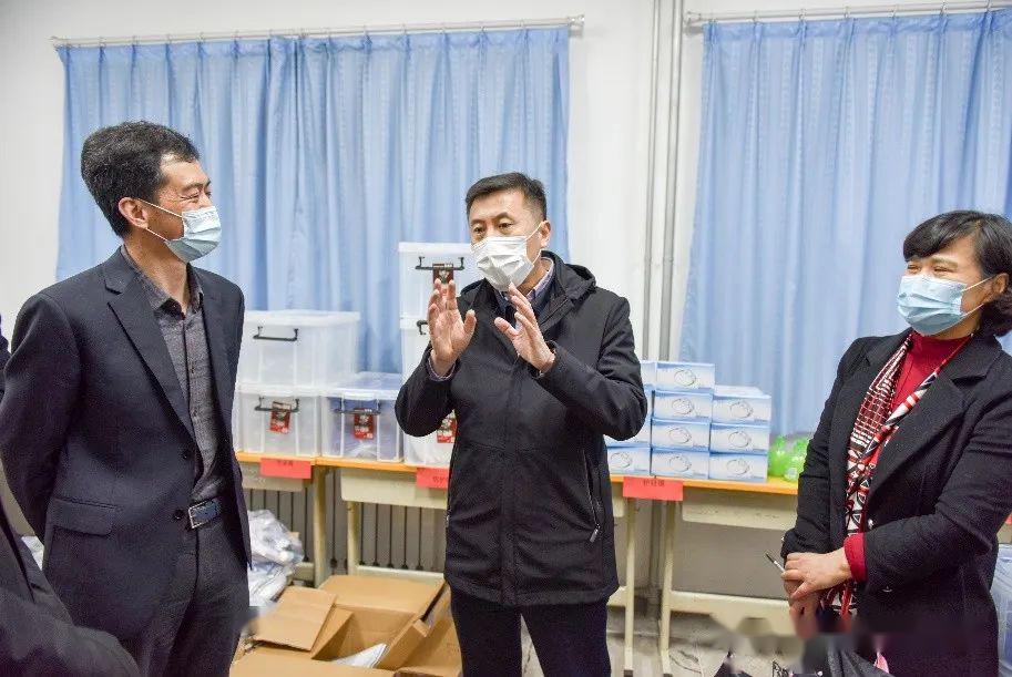 历下区区委副书记代区长李国强调研济南七中开学准备工作