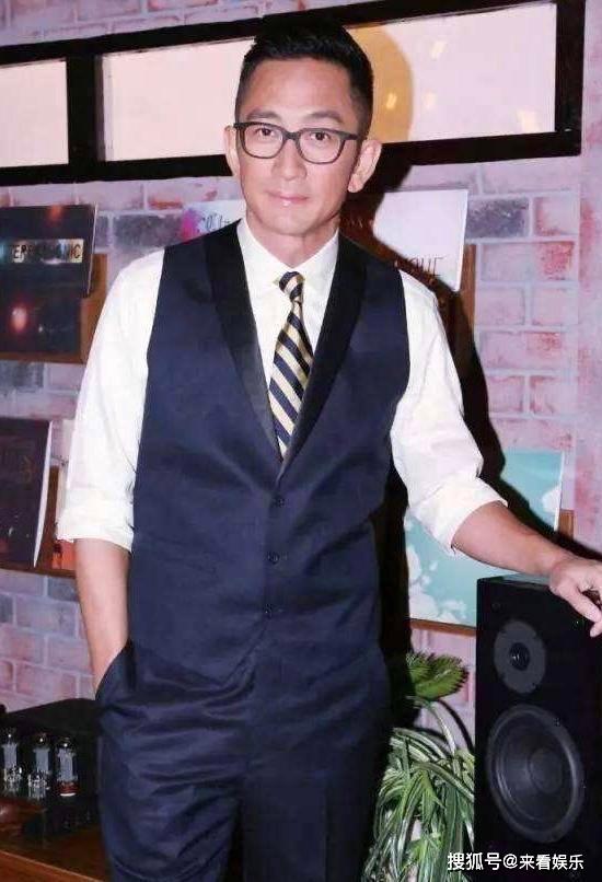 近年吴启华都是饰演一些高层,可能和年龄有关,他饰演的角色多数都是