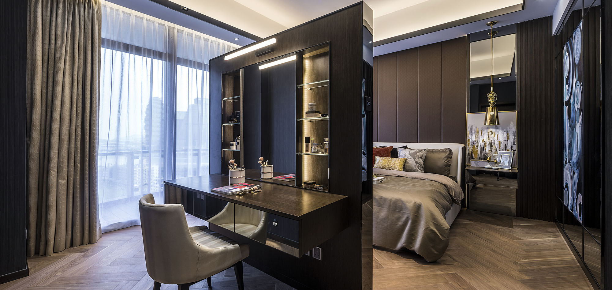 在金色茶镜下以物映景,以景映人,人与空间,物与空间,物与物的对话无不