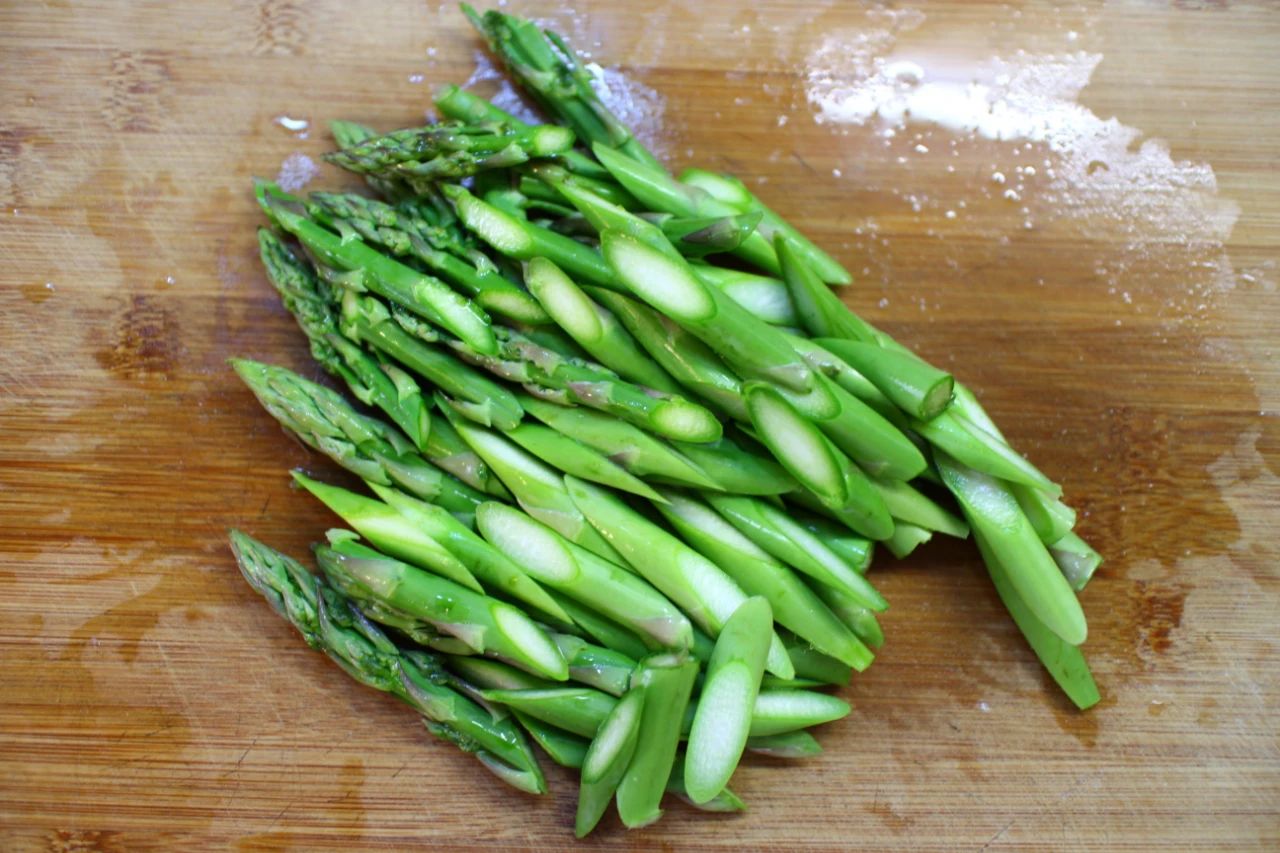 炒芦笋要不要焯水多加一步芦笋口感清脆还不涩嘴