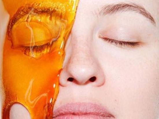蜂蜜能直接用来洗脸,而且用蜂蜜洗脸的好处甚至优于很多美容产品,因为