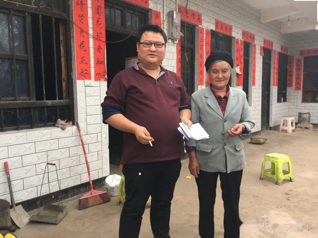 致敬英雄云南省镇雄县号召向文堂蕴同志学习