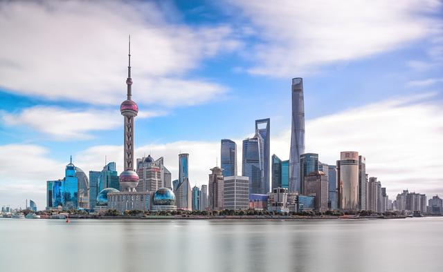 外滩是中国近现代重要史迹及代表性建筑,上海重要的地标之一