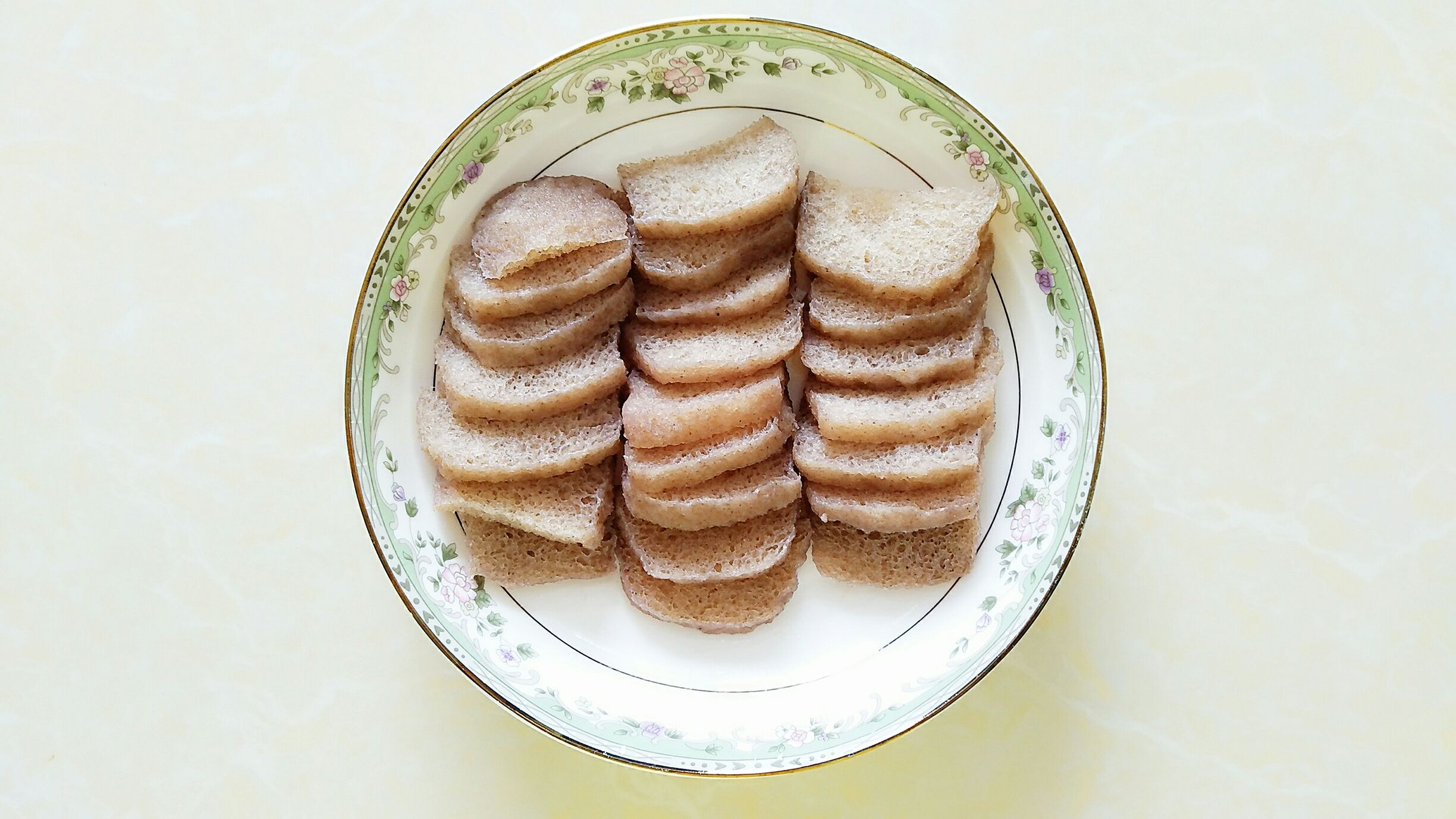 冻魔芋如果说吃火锅除了肥牛,毛肚是必点外,这种冻过的豆腐和魔芋必须