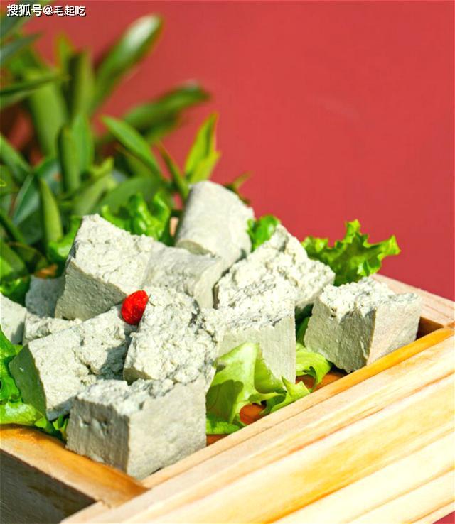 成都人气"网红鱼火锅"!盖碗茶喝鱼汤,手工黑豆腐味道太经典