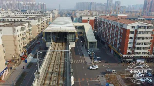 长春东新路轻轨站东侧出入口已建成这个站要开通了