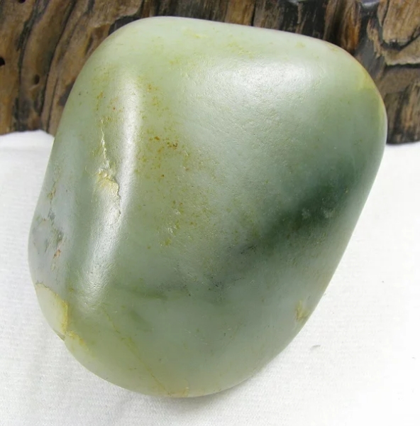 和田玉籽料大的才值钱