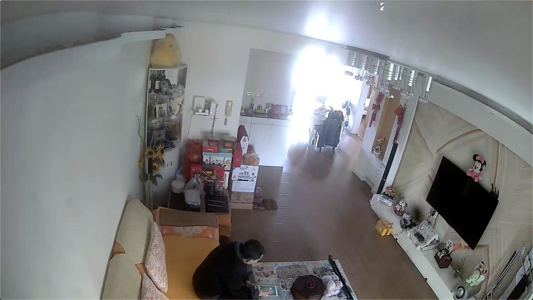 居民家中监控记录电瓶车电瓶爆炸过程,看完你还敢在家给电瓶车电瓶充