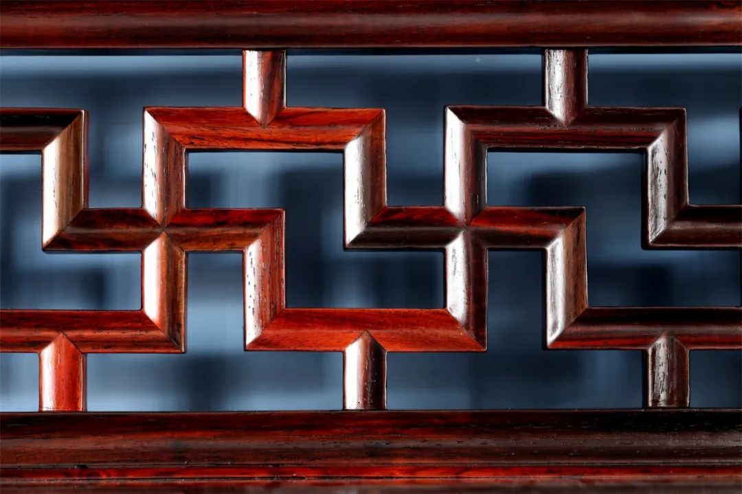 纯正古法手工制作的红木架格应该是什么样子的?