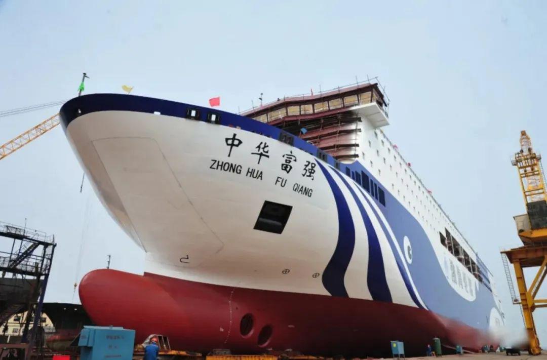 黄海造船"中华富强"大型豪华客滚船顺利下水!